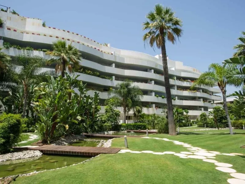 Apartment - Ground Floor Apartment в продаже в Marbella, Málaga. В доме 2 спален и 2 ванных комнат. Площадь дома 157 м²