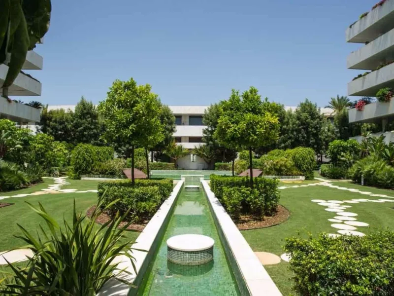 Apartment - Ground Floor Apartment в продаже в Marbella, Málaga. В доме 2 спален и 2 ванных комнат. Площадь дома 157 м²