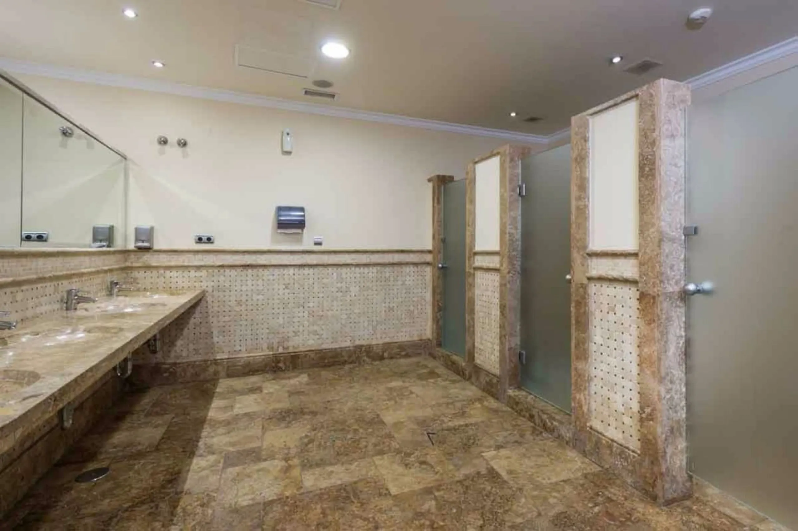 Apartment - Ground Floor Apartment в продаже в Marbella, Málaga. В доме 2 спален и 2 ванных комнат. Площадь дома 157 м²