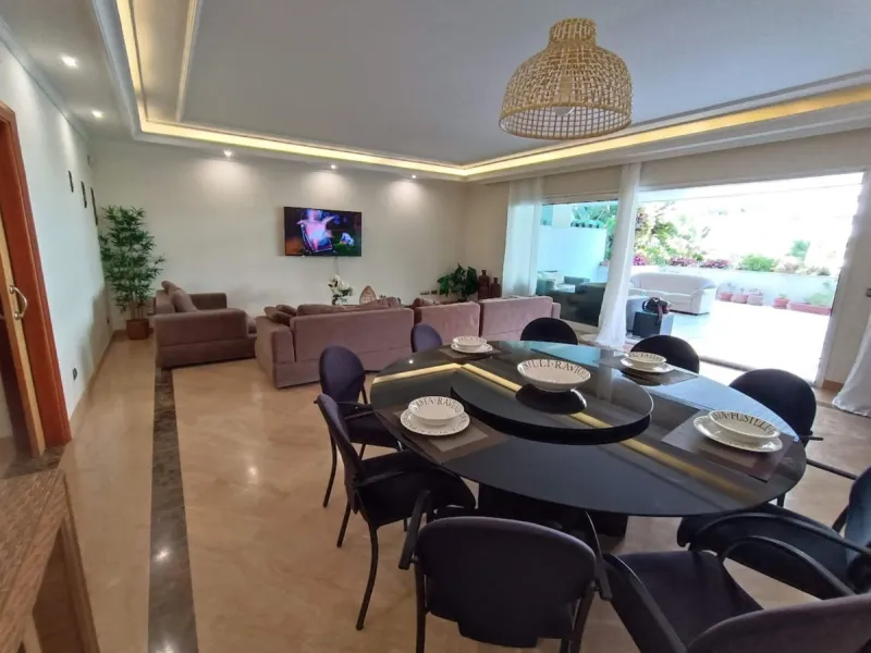 Apartment - Ground Floor Apartment в продаже в Marbella, Málaga. В доме 2 спален и 2 ванных комнат. Площадь дома 157 м²