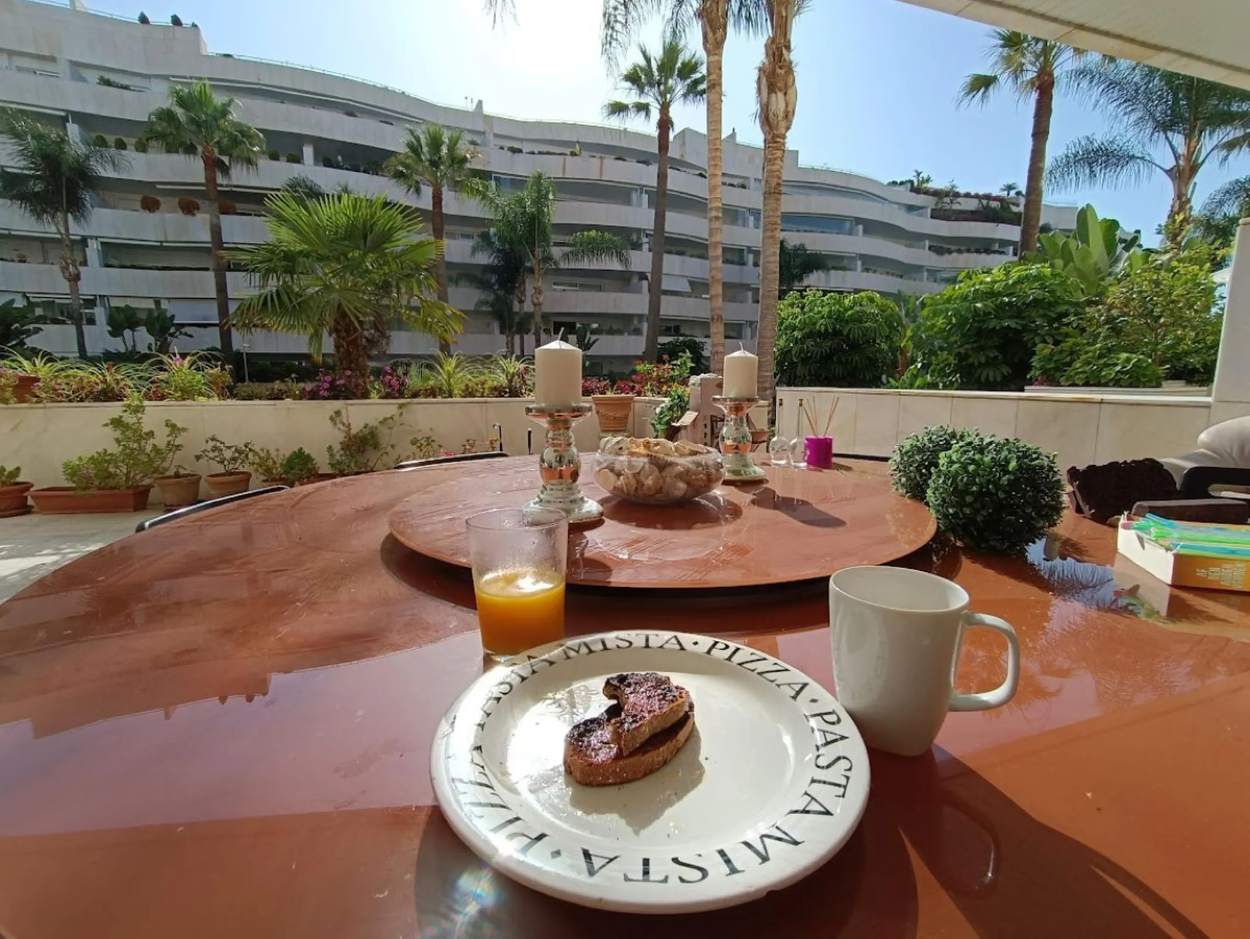 Apartment - Ground Floor Apartment в продаже в Marbella, Málaga. В доме 2 спален и 2 ванных комнат. Площадь дома 157 м²