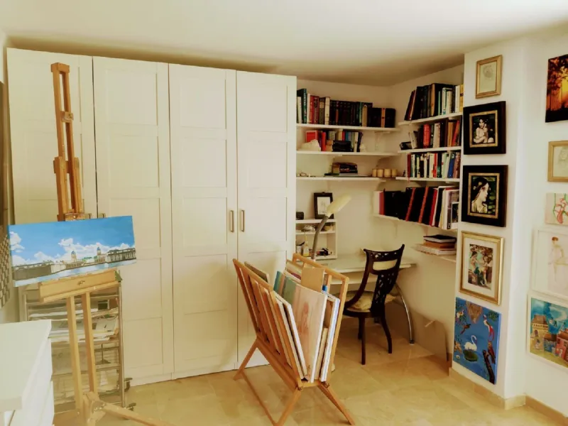 In the Guadalmina Alta area, especially amongst the golf club members, this is one of the most iconic buildings. Located just behind the 18th tee box & the 8th green, this apartment is a golfers paradise. You can relax on your terrace with panoramic golf 