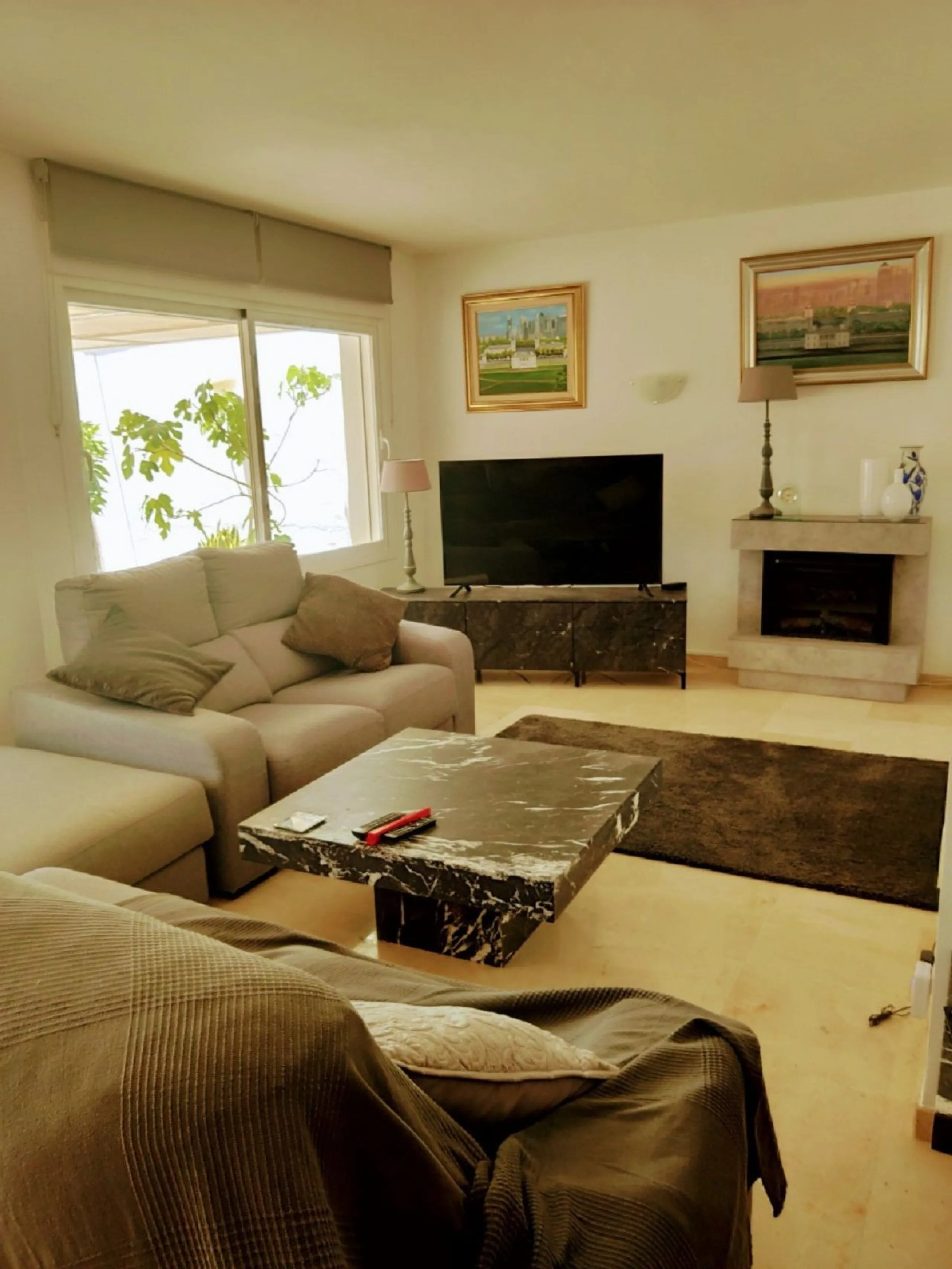 In the Guadalmina Alta area, especially amongst the golf club members, this is one of the most iconic buildings. Located just behind the 18th tee box & the 8th green, this apartment is a golfers paradise. You can relax on your terrace with panoramic golf 