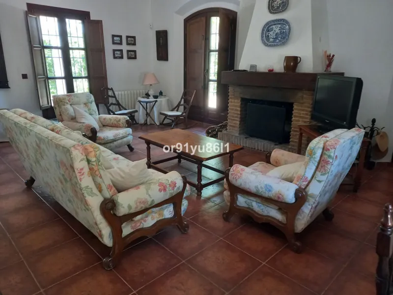 House - Finca - Cortijo в продаже в Casares, Málaga. В доме 5 спален и 4 ванных комнат. Площадь дома 370 м². Площадь участка 112000 м²