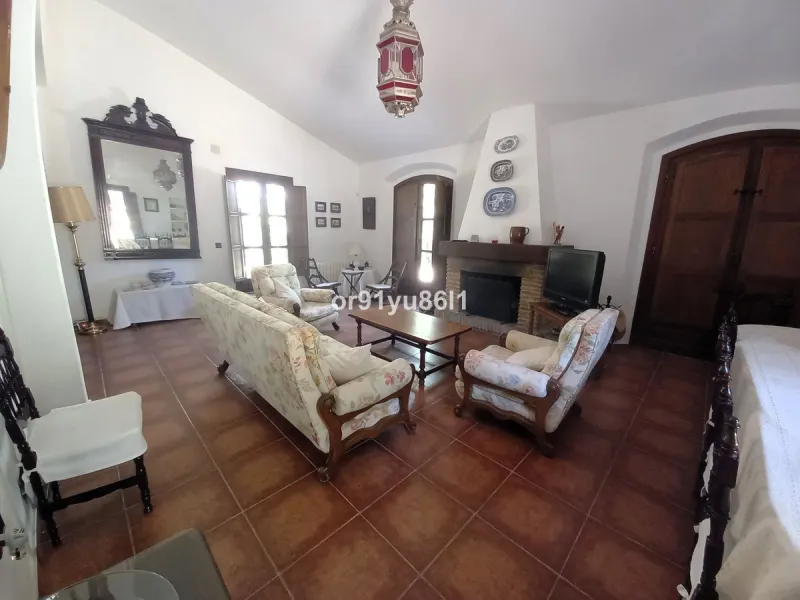 House - Finca - Cortijo в продаже в Casares, Málaga. В доме 5 спален и 4 ванных комнат. Площадь дома 370 м². Площадь участка 112000 м²