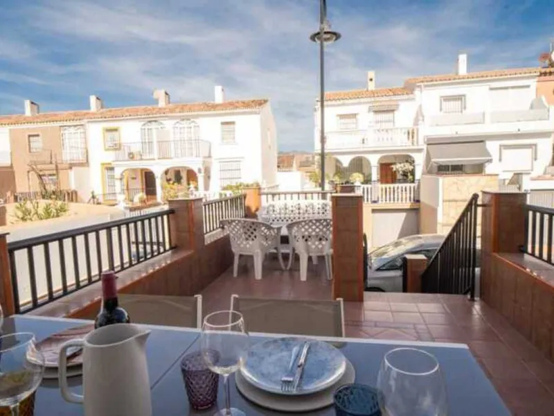 Spacious renovated semi-detached house with 200 m², 6 bedrooms and solar panels 5 minutes from Fuengirola