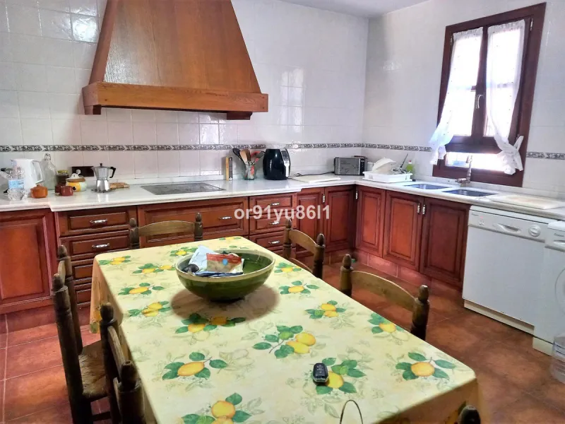 House - Finca - Cortijo в продаже в Casares, Málaga. В доме 5 спален и 4 ванных комнат. Площадь дома 370 м². Площадь участка 112000 м²