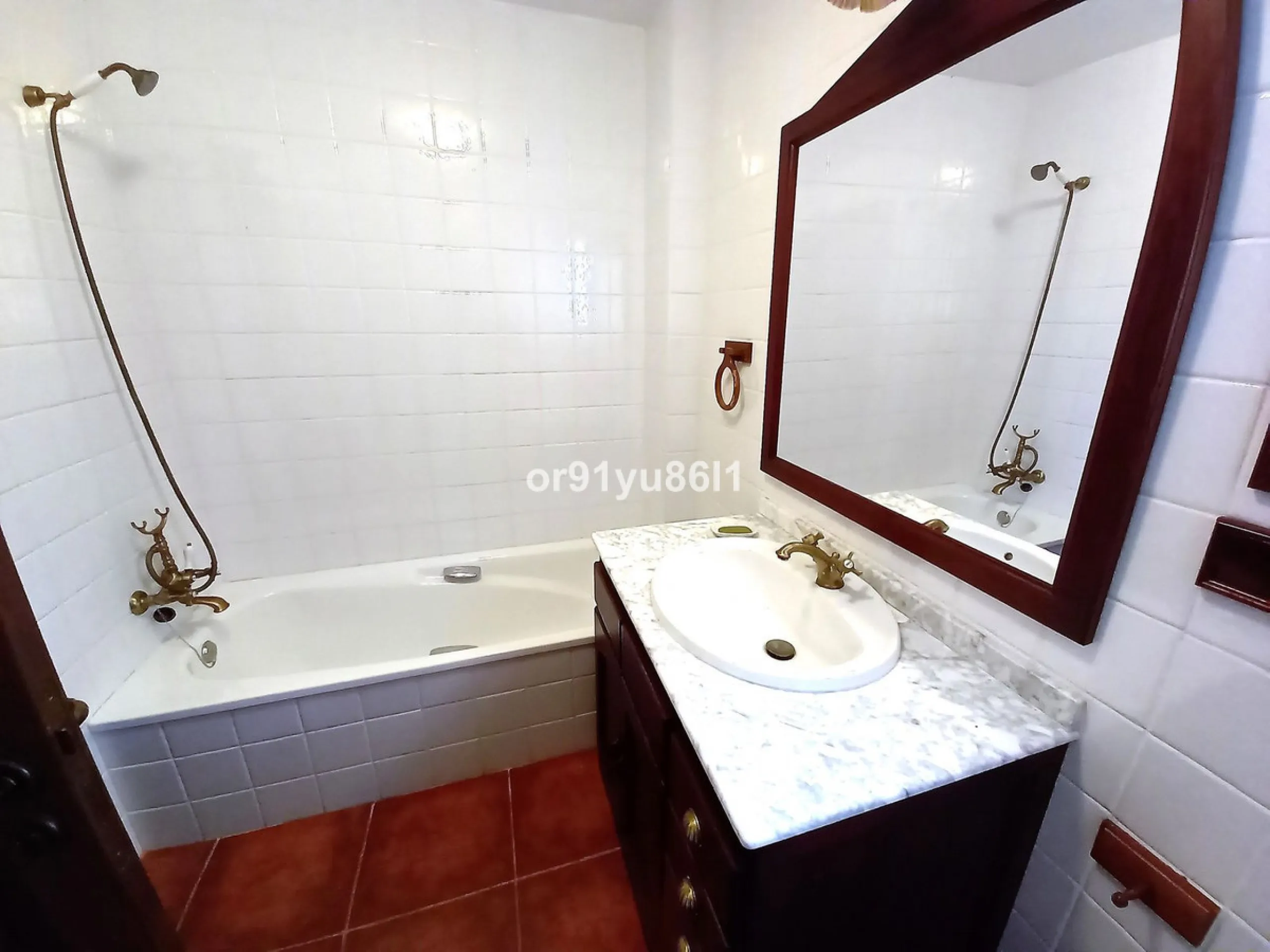 House - Finca - Cortijo в продаже в Casares, Málaga. В доме 5 спален и 4 ванных комнат. Площадь дома 370 м². Площадь участка 112000 м²