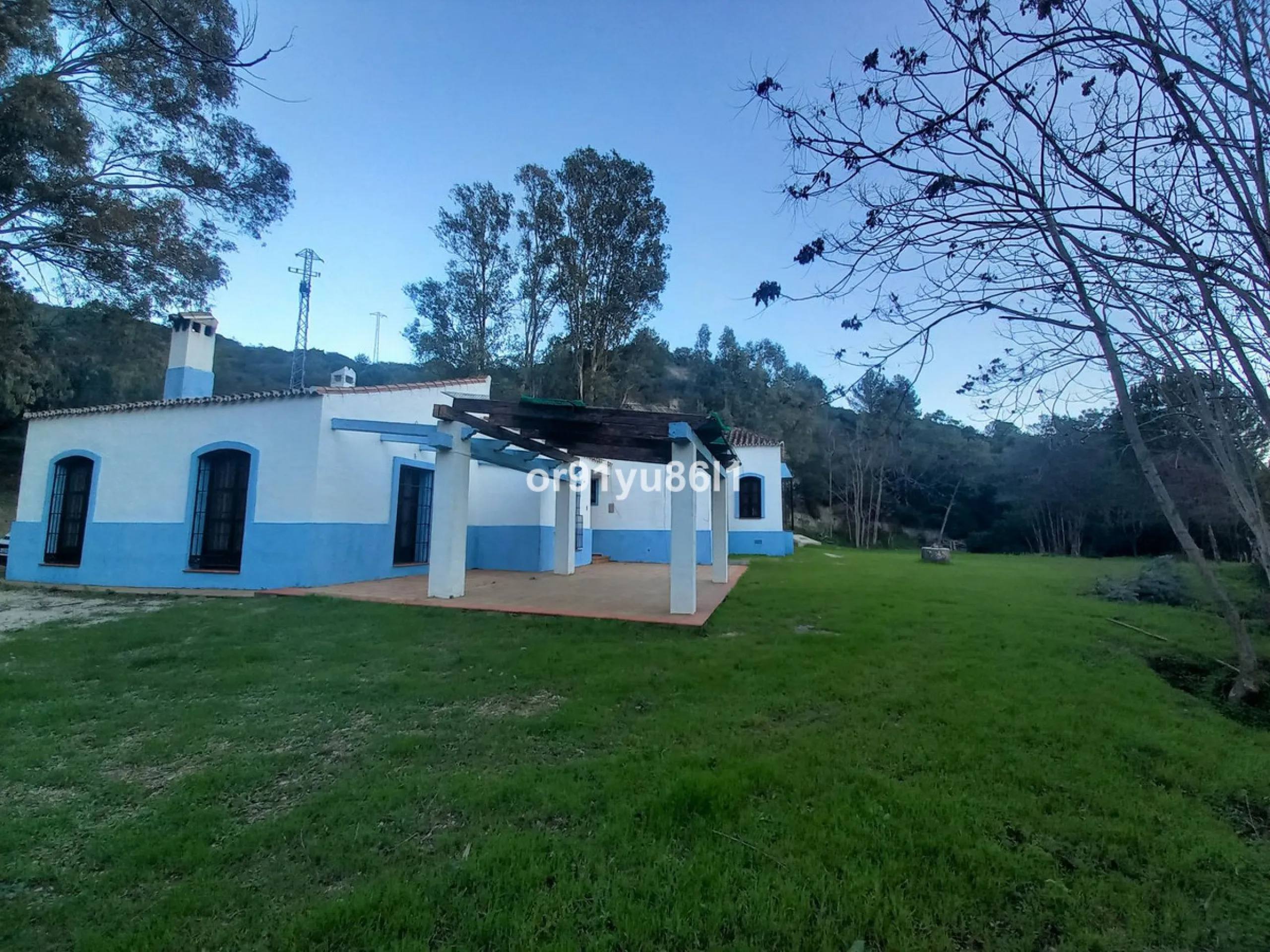 House - Finca - Cortijo в продаже в Casares, Málaga. В доме 5 спален и 4 ванных комнат. Площадь дома 370 м². Площадь участка 112000 м²