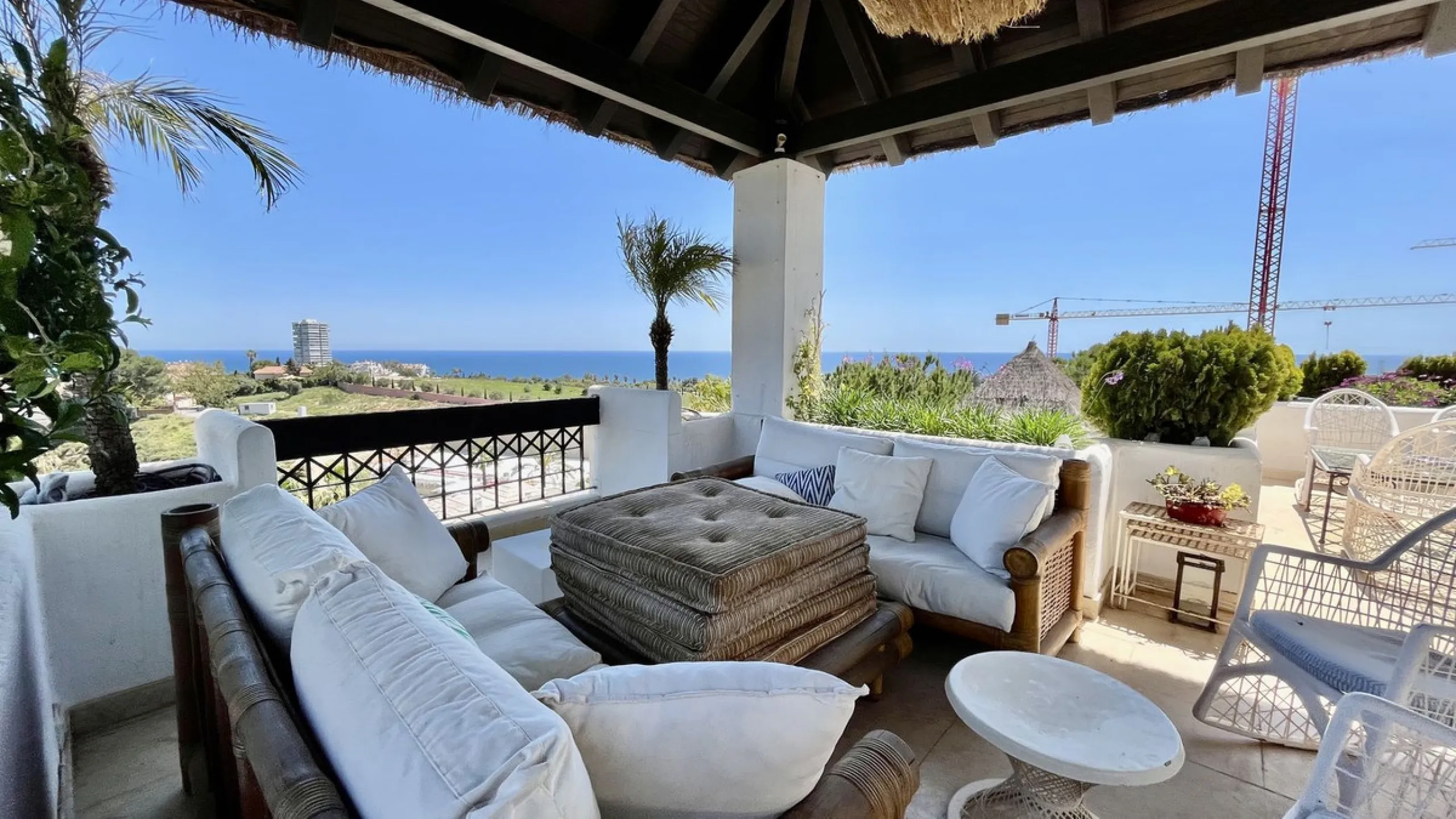 Huge last floor apartment with 360 degrees panoramic sea views
