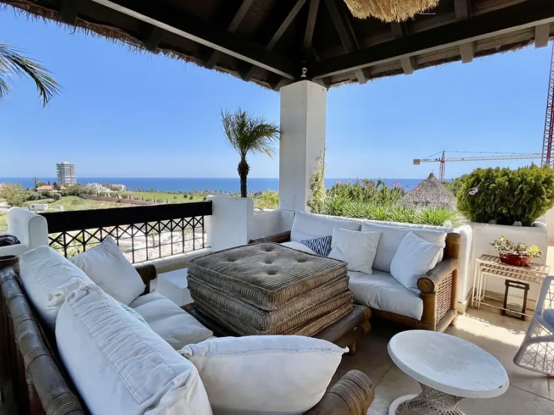 Huge last floor apartment with 360 degrees panoramic sea views