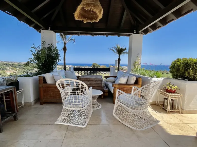 Huge last floor apartment with 360 degrees panoramic sea views