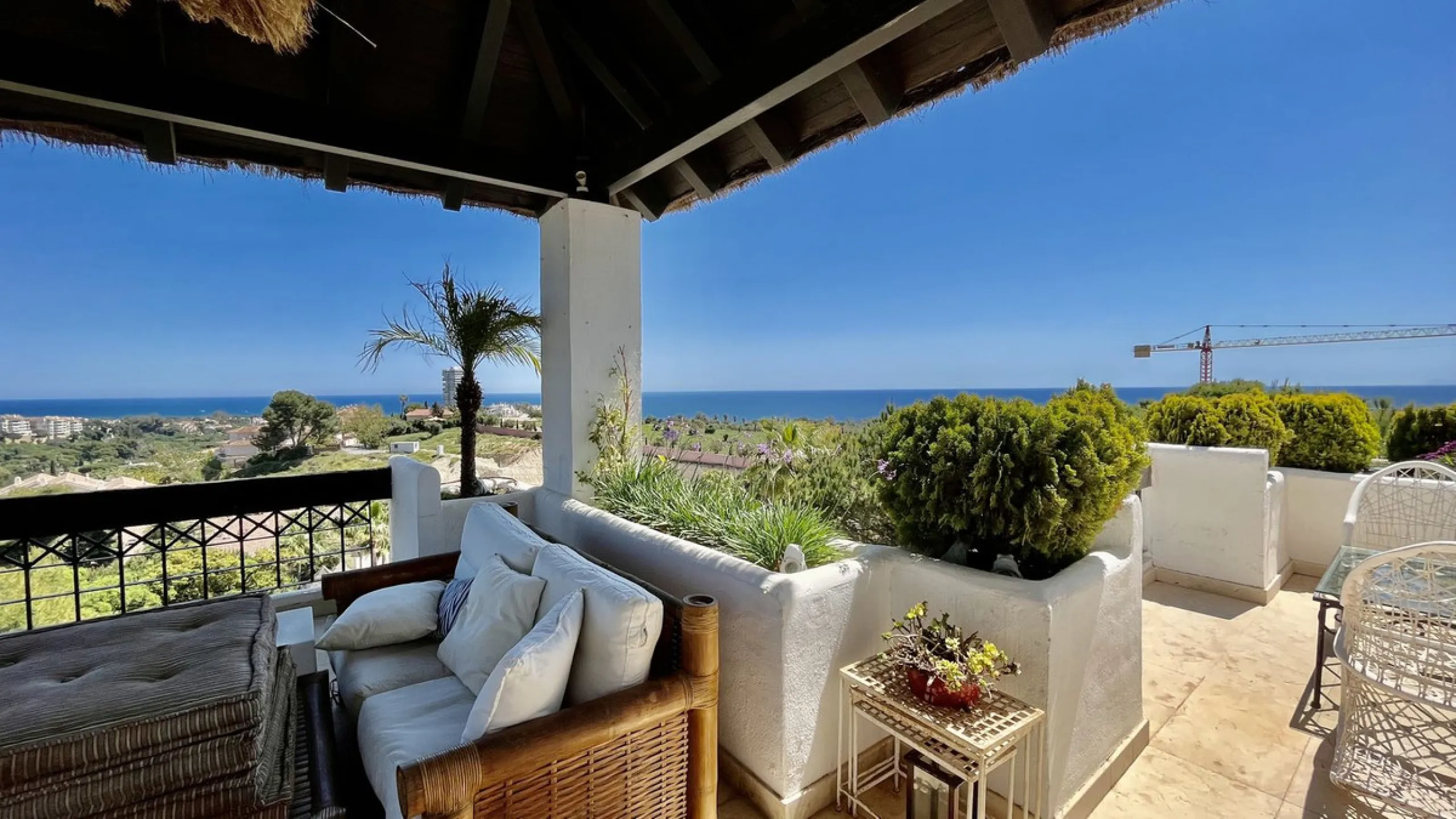 Huge last floor apartment with 360 degrees panoramic sea views