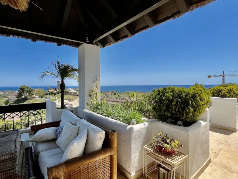 Huge last floor apartment with 360 degrees panoramic sea views