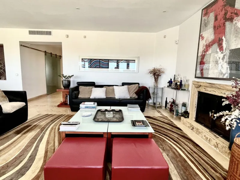 Huge last floor apartment with 360 degrees panoramic sea views