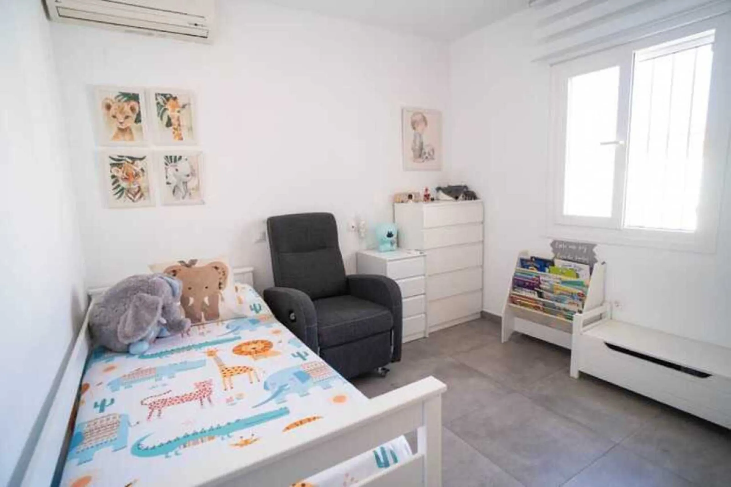 Spacious renovated semi-detached house with 200 m², 6 bedrooms and solar panels 5 minutes from Fuengirola