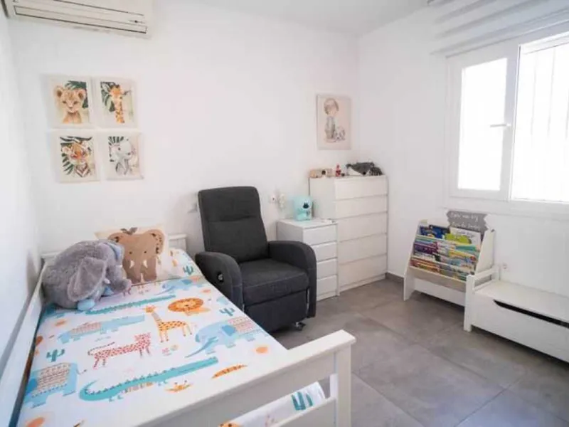 Spacious renovated semi-detached house with 200 m², 6 bedrooms and solar panels 5 minutes from Fuengirola