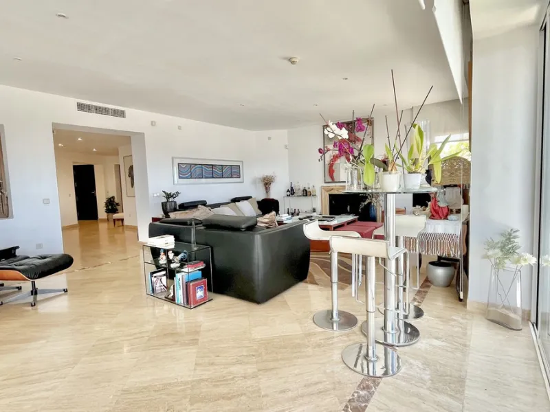 Huge last floor apartment with 360 degrees panoramic sea views
