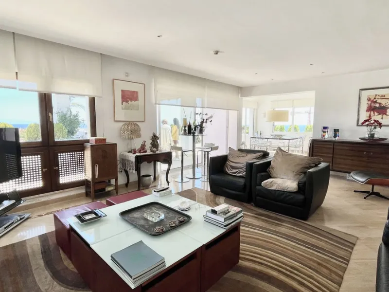 Huge last floor apartment with 360 degrees panoramic sea views