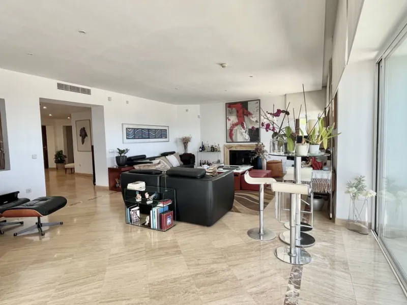 Huge last floor apartment with 360 degrees panoramic sea views