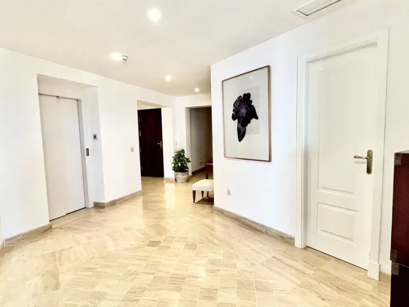 Huge last floor apartment with 360 degrees panoramic sea views