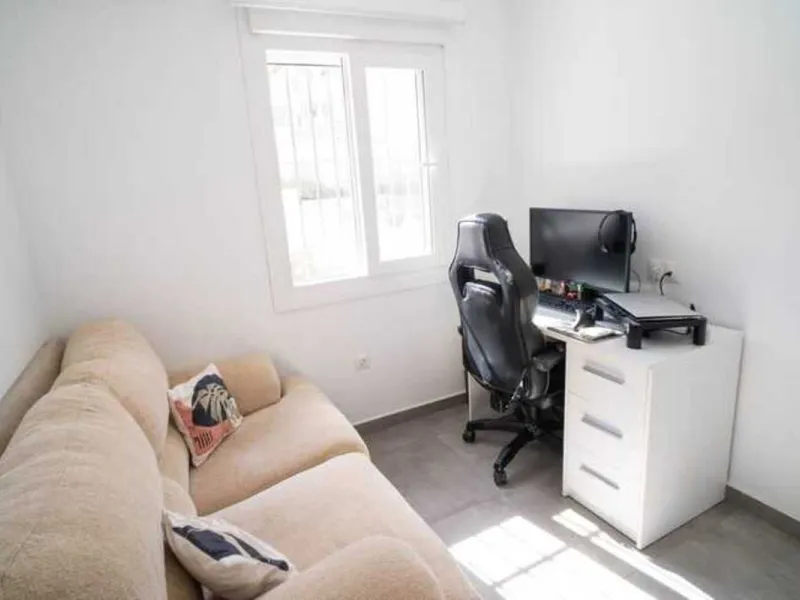 Spacious renovated semi-detached house with 200 m², 6 bedrooms and solar panels 5 minutes from Fuengirola
