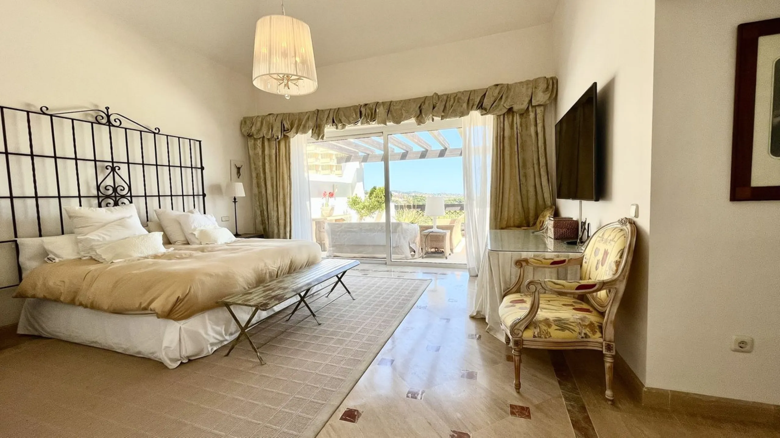 Huge last floor apartment with 360 degrees panoramic sea views