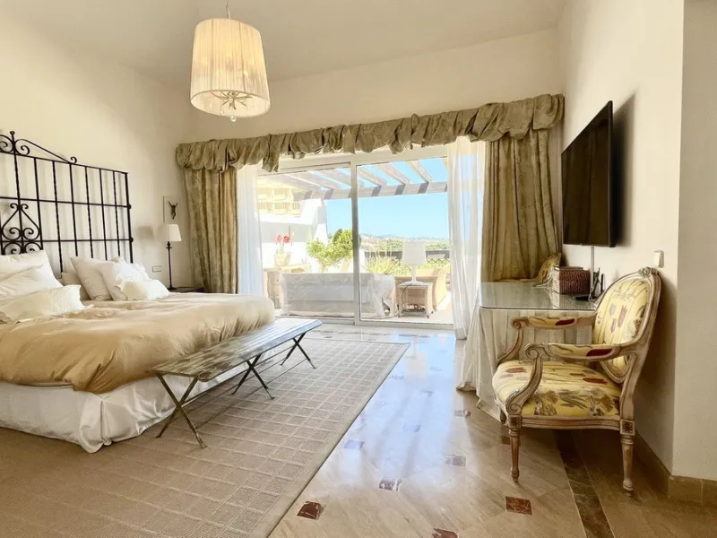 Huge last floor apartment with 360 degrees panoramic sea views