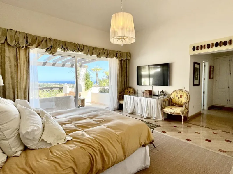 Huge last floor apartment with 360 degrees panoramic sea views