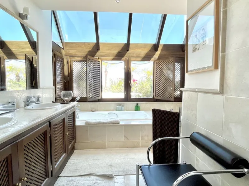 Huge last floor apartment with 360 degrees panoramic sea views