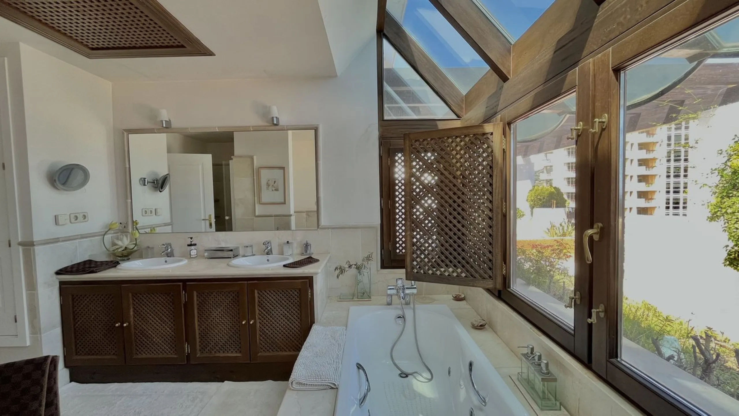 Huge last floor apartment with 360 degrees panoramic sea views