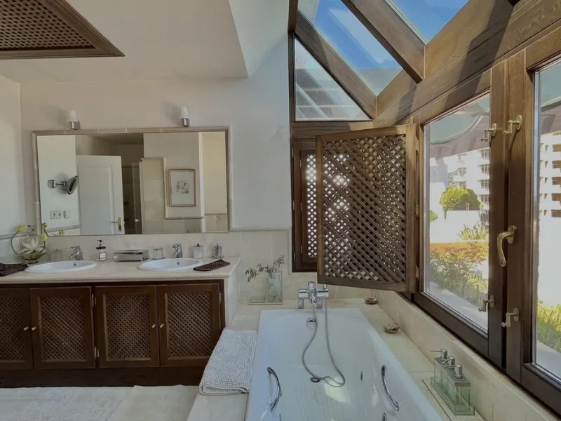 Huge last floor apartment with 360 degrees panoramic sea views