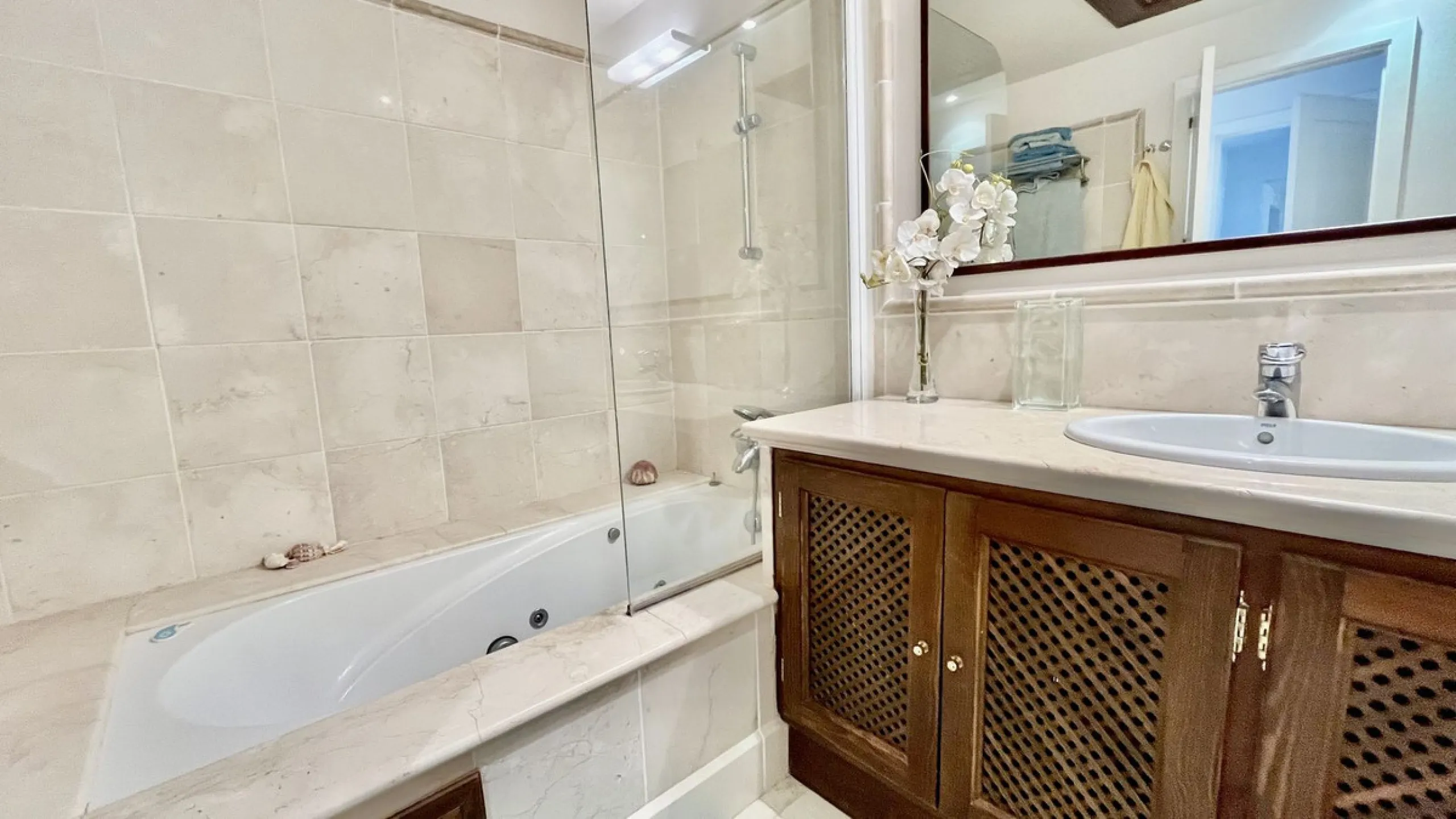 Huge last floor apartment with 360 degrees panoramic sea views