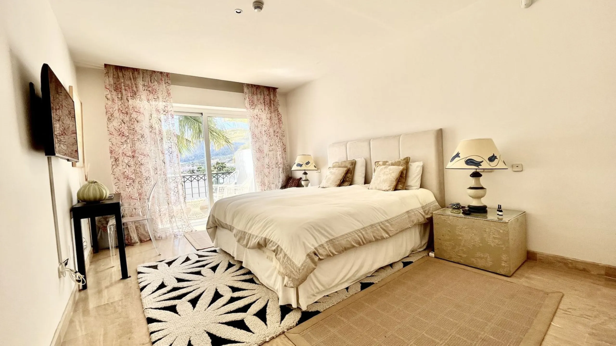 Huge last floor apartment with 360 degrees panoramic sea views