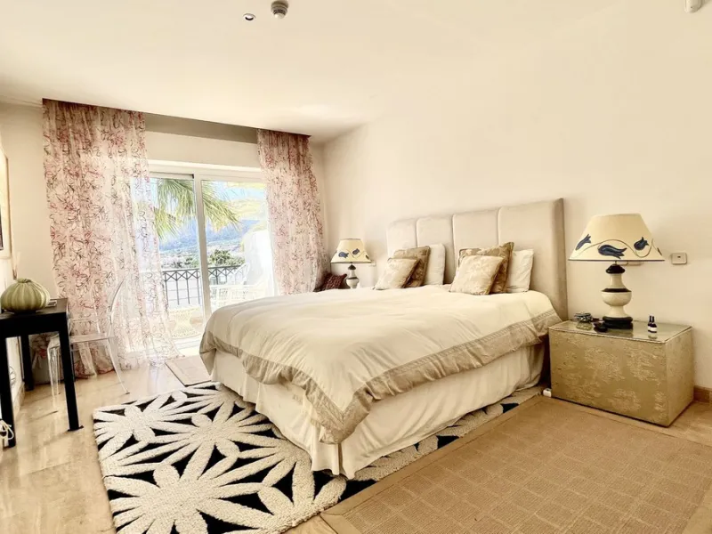 Huge last floor apartment with 360 degrees panoramic sea views