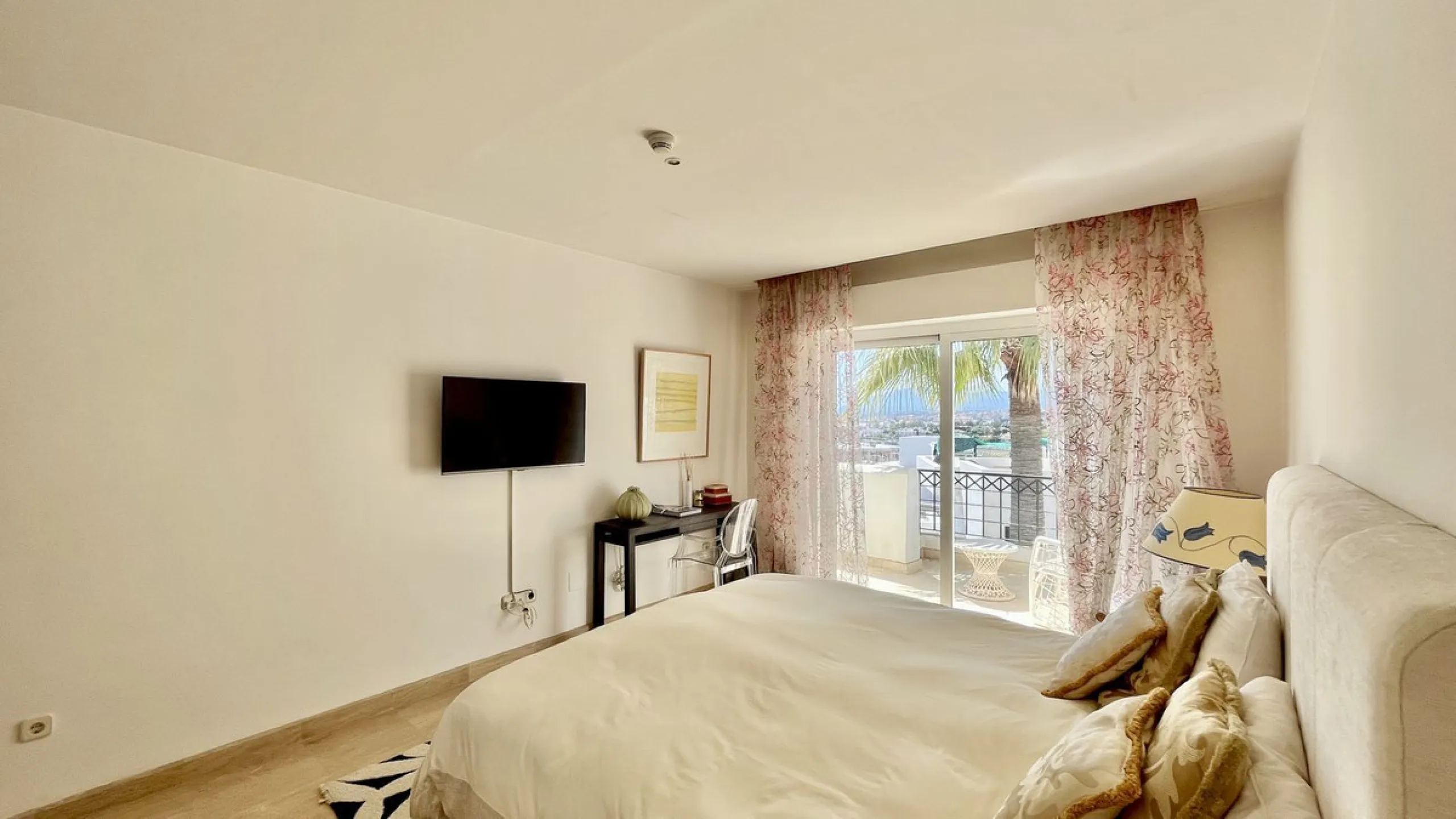 Huge last floor apartment with 360 degrees panoramic sea views