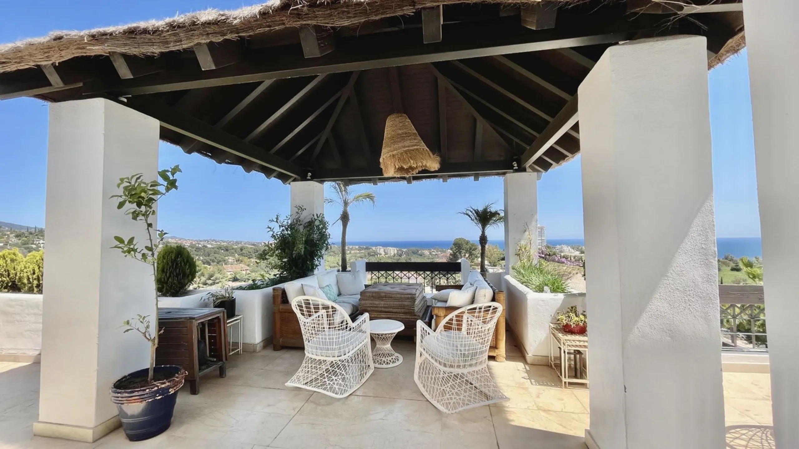 Huge last floor apartment with 360 degrees panoramic sea views