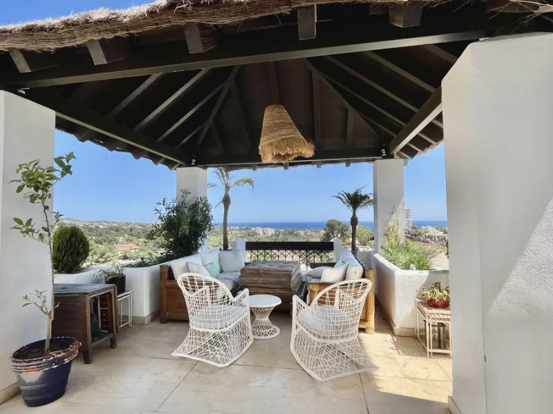 Huge last floor apartment with 360 degrees panoramic sea views