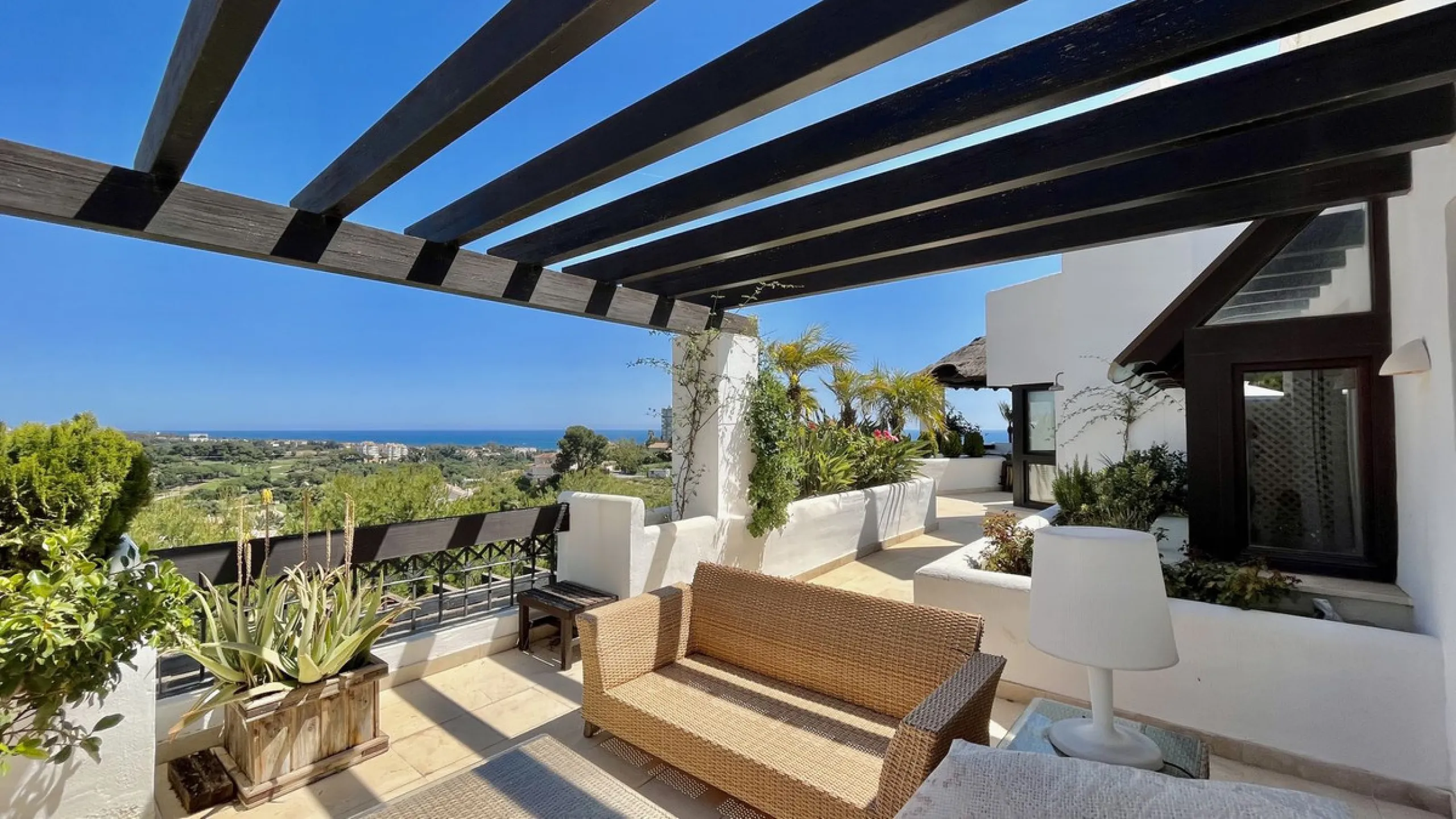 Huge last floor apartment with 360 degrees panoramic sea views