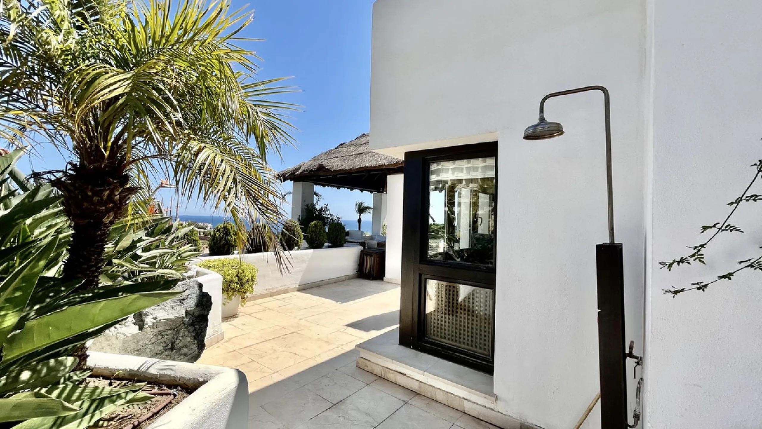 Huge last floor apartment with 360 degrees panoramic sea views
