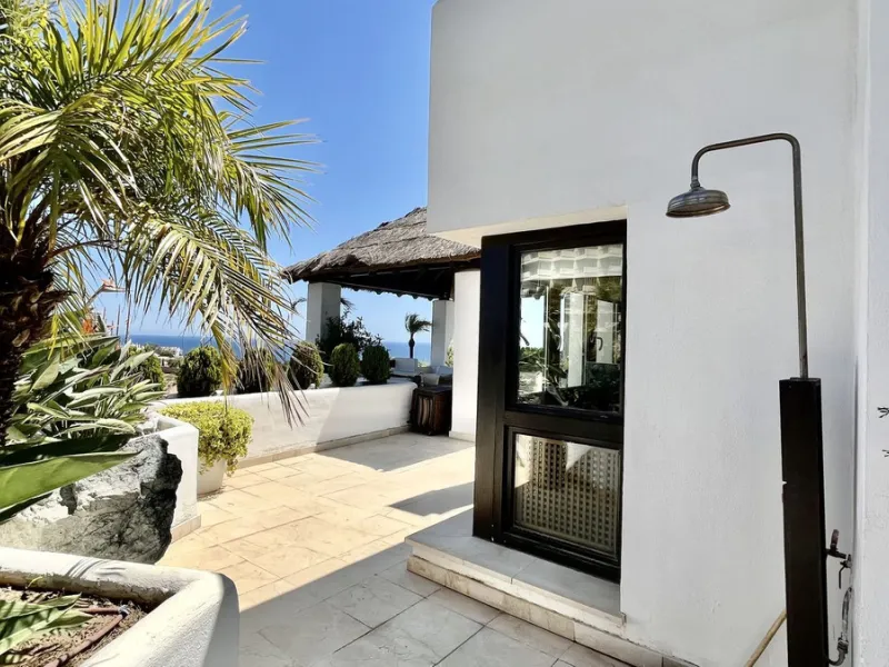 Huge last floor apartment with 360 degrees panoramic sea views