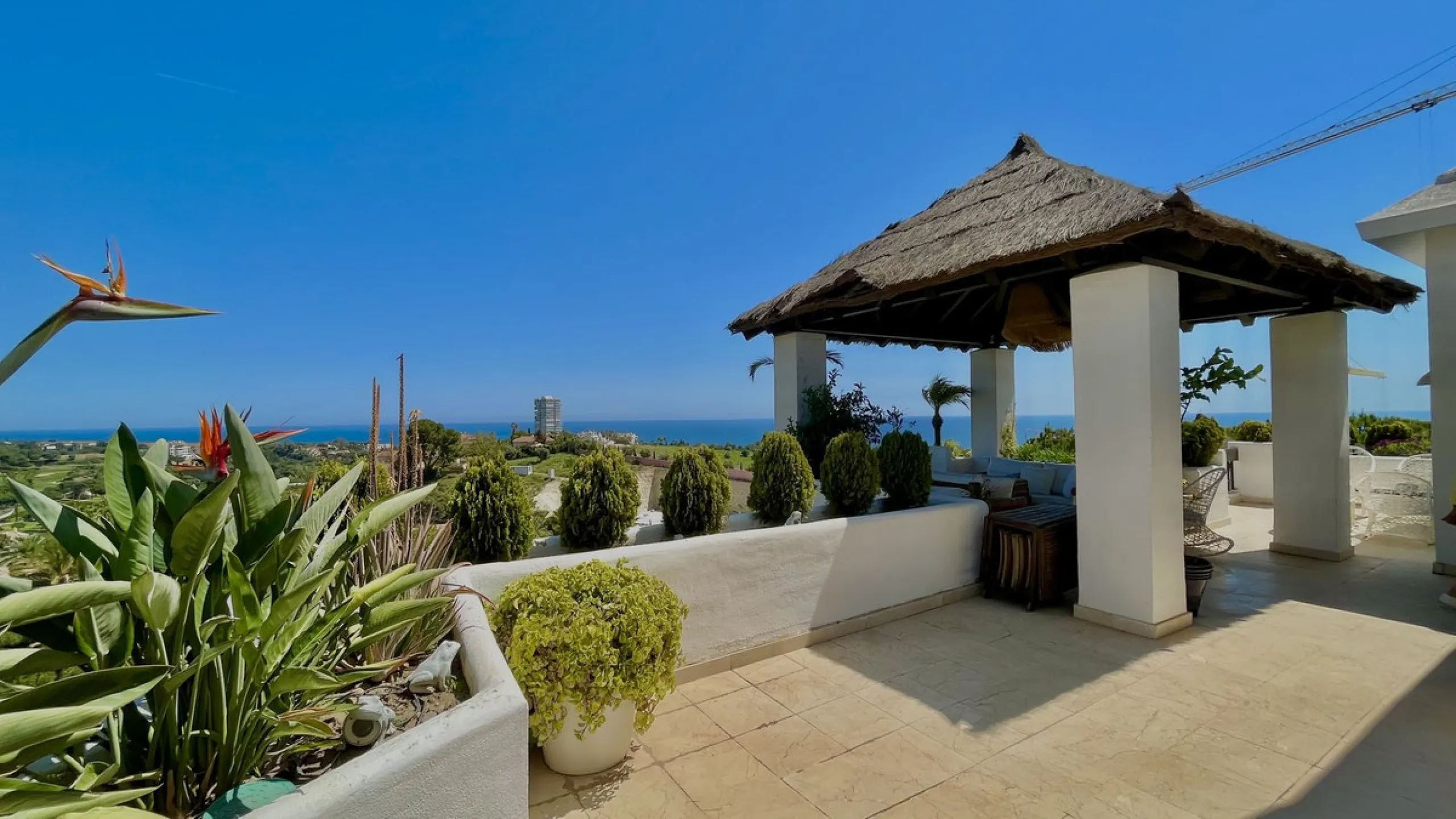 Huge last floor apartment with 360 degrees panoramic sea views