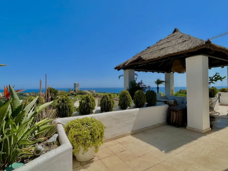 Huge last floor apartment with 360 degrees panoramic sea views