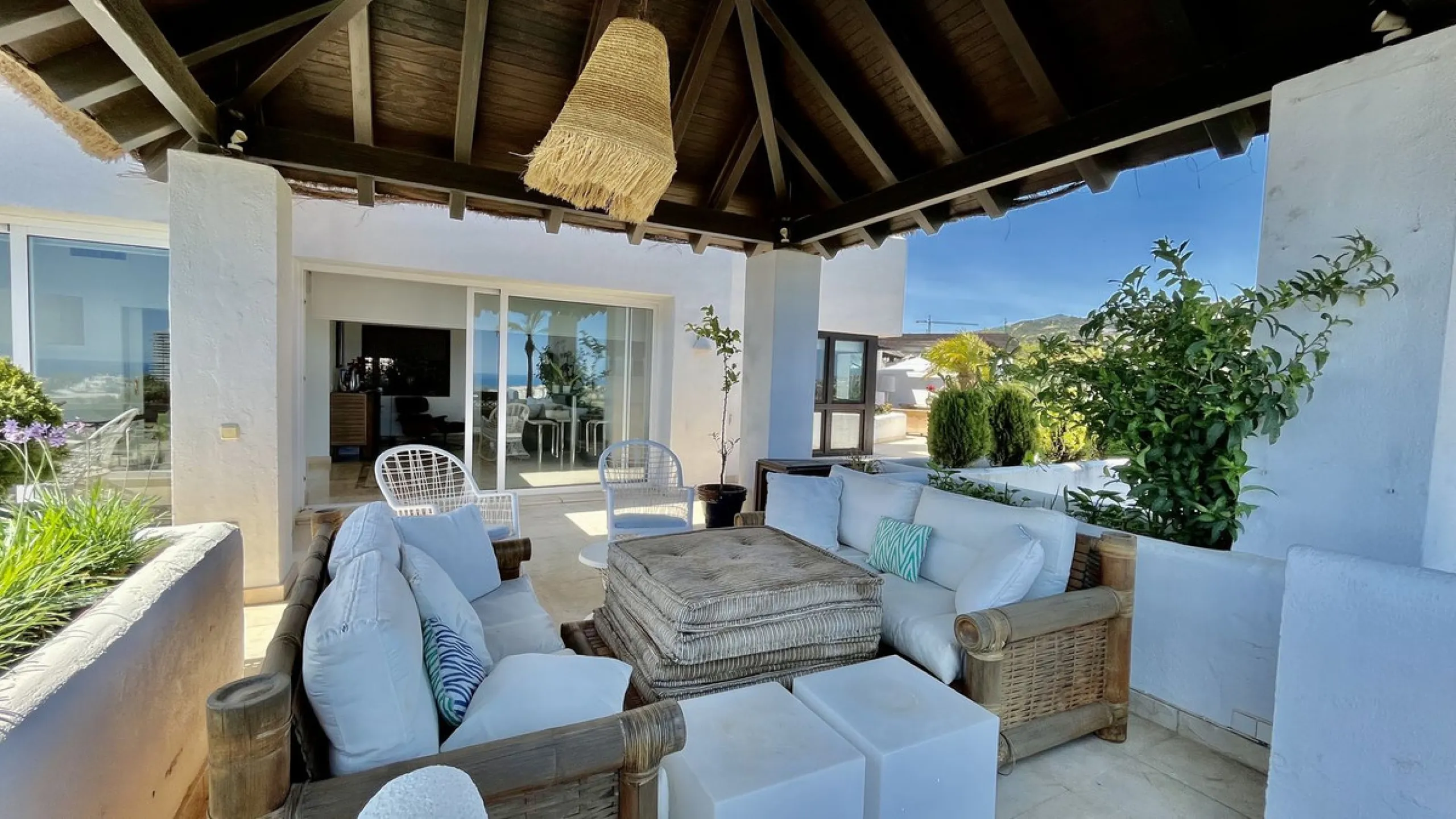 Huge last floor apartment with 360 degrees panoramic sea views