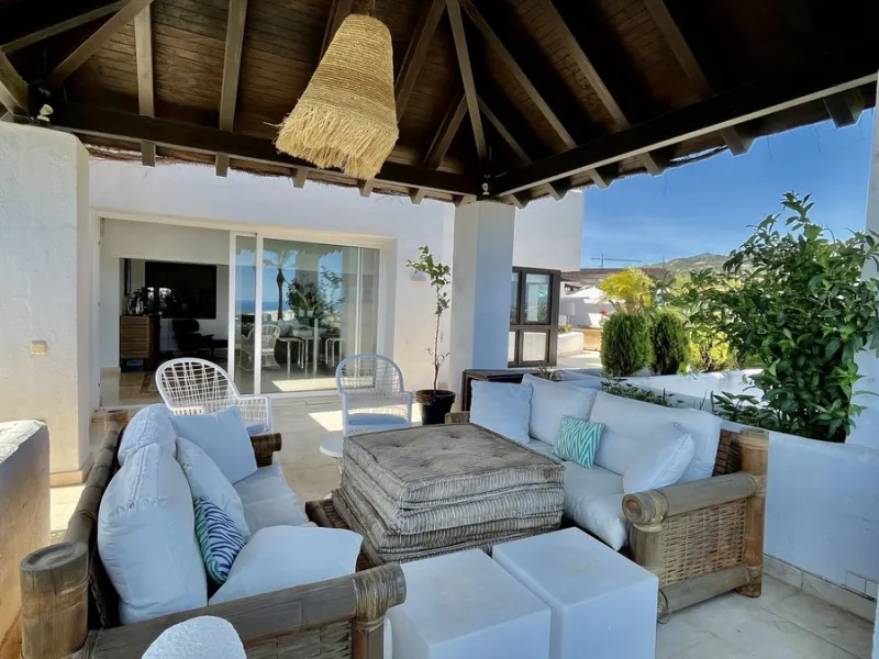 Huge last floor apartment with 360 degrees panoramic sea views