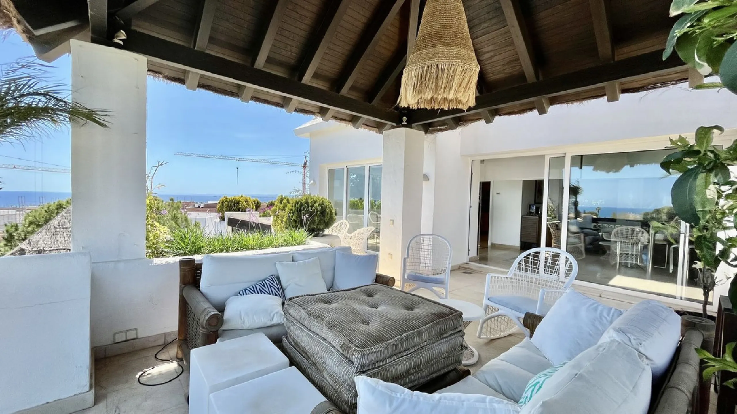 Huge last floor apartment with 360 degrees panoramic sea views