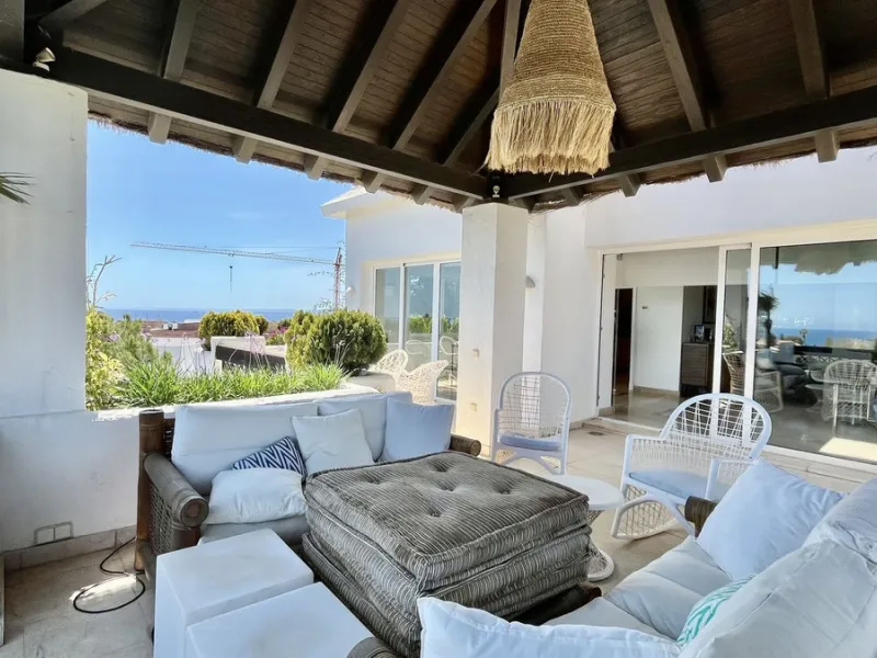 Huge last floor apartment with 360 degrees panoramic sea views
