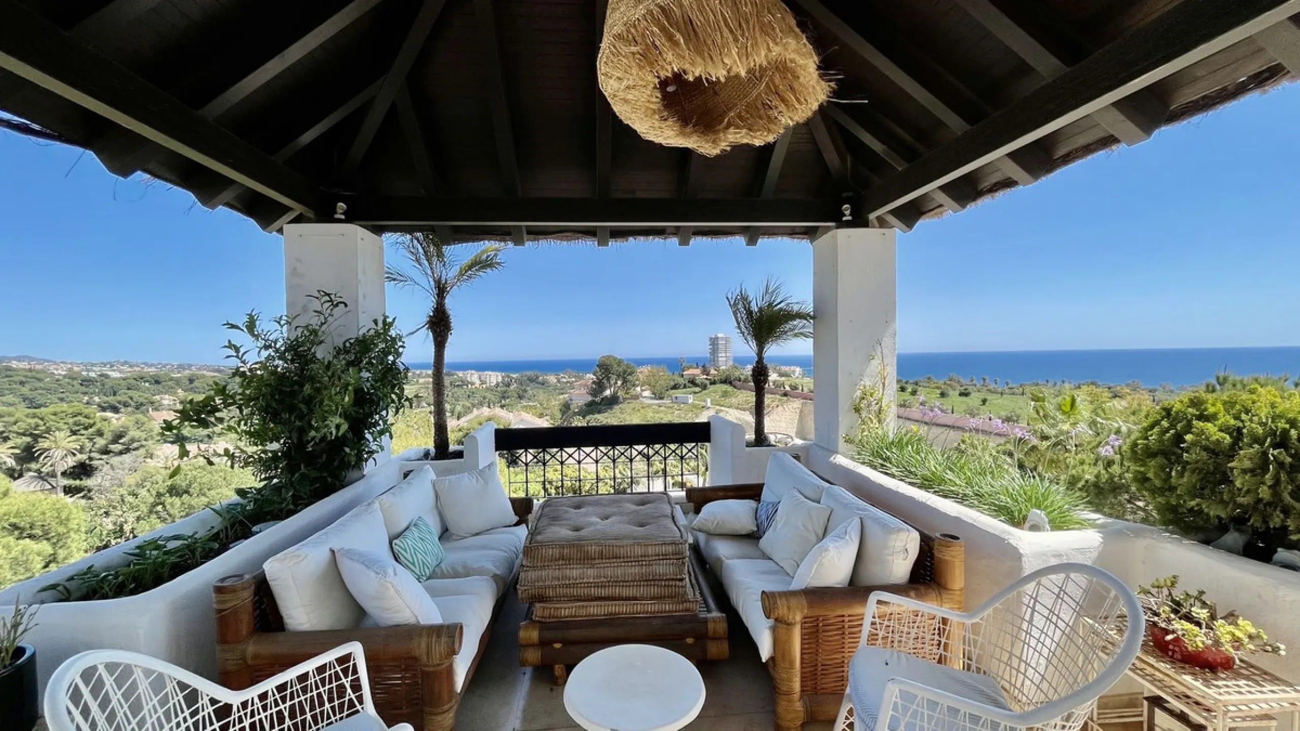 Huge last floor apartment with 360 degrees panoramic sea views