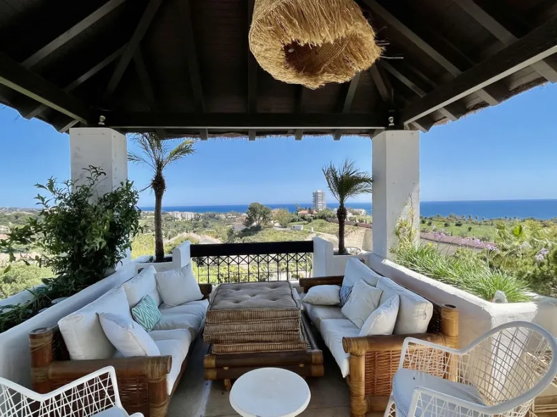 Huge last floor apartment with 360 degrees panoramic sea views