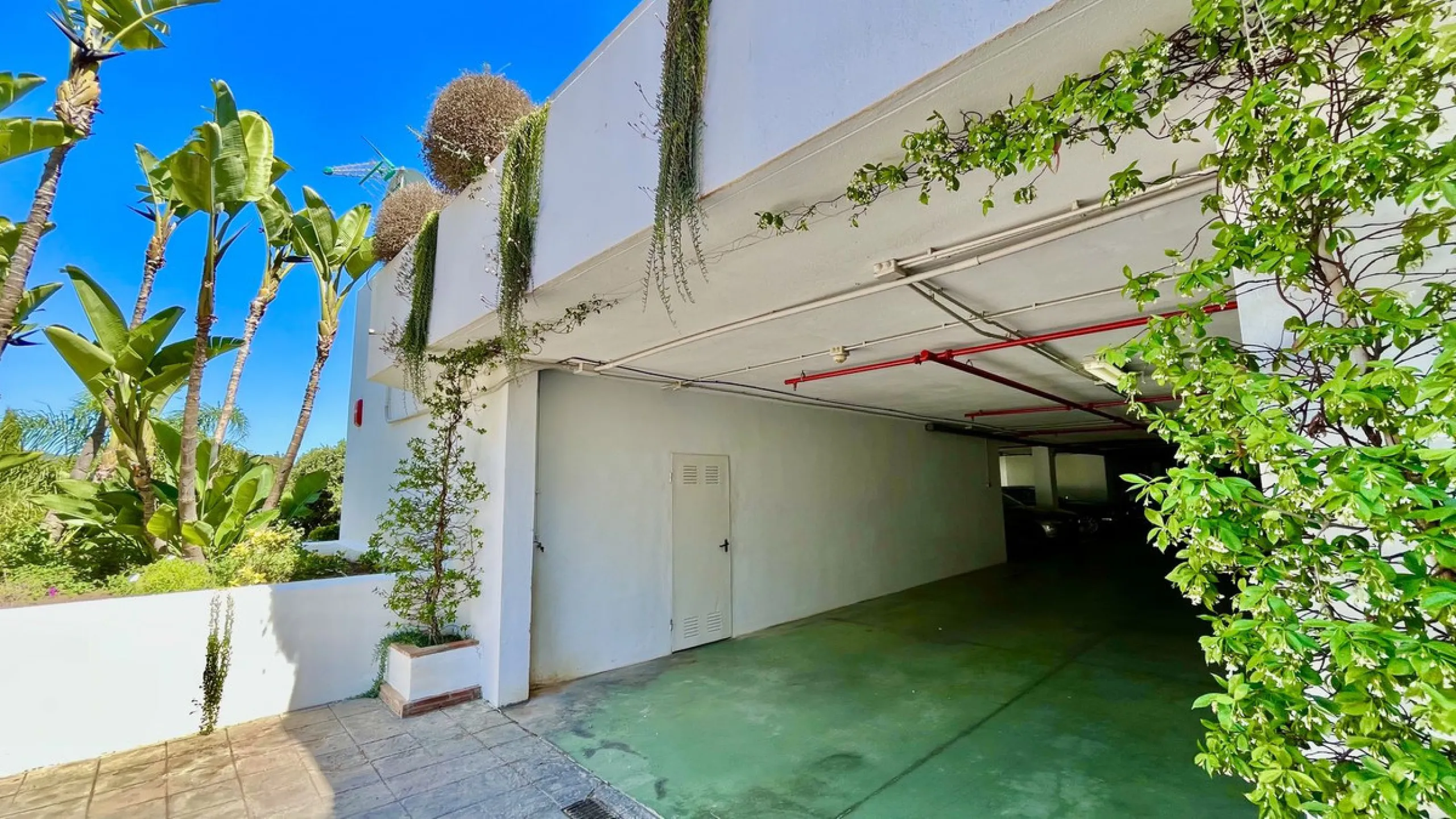 Huge last floor apartment with 360 degrees panoramic sea views